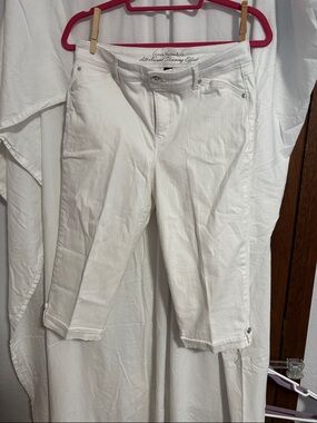 Gloria Vanderbilt White Capri Slim Jeans
